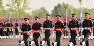 SSB Interview: भारतीय सेना, नौसेना और वायुसेना में अधिकारी बनने का सपना देखने वाले युवाओं के लिए एसएसबी (SSB) इंटरव्यू सबसे कठिन और महत्वपूर्ण चरण होता है।