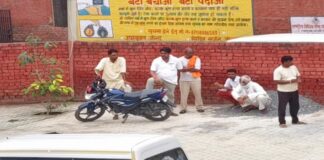 छह अगस्त को मृतक के परिजनों के साथ गांव के ही कुछ लोगों का झगड़ा हुआ था।