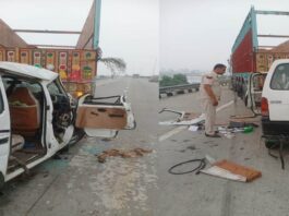 सोनीपत में कैंटर ने पिकअप गाड़ी को टक्कर मार दी। पिकअप में किसान व श्रमिक सवार थे। टक्कर इतनी जबदरस्त थी कि हादसे में किशोर व युवक की मौत हो गई और पांच अन्य घायल हो गए।