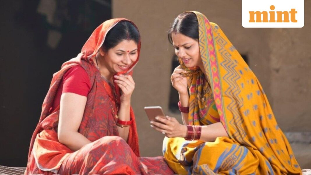 लाडली बहना योजना की 29वीं किस्त जारी कर दी गई है। मुख्यमंत्री डॉक्टर मोहन यादव आज 12 अक्‍टूबर रव‍िवार को श्‍योपुर से 1541 करोड़ रुपये की राश‍ि 1.26 करोड़ मह‍िलाओं के खाते में भेजे हैं।