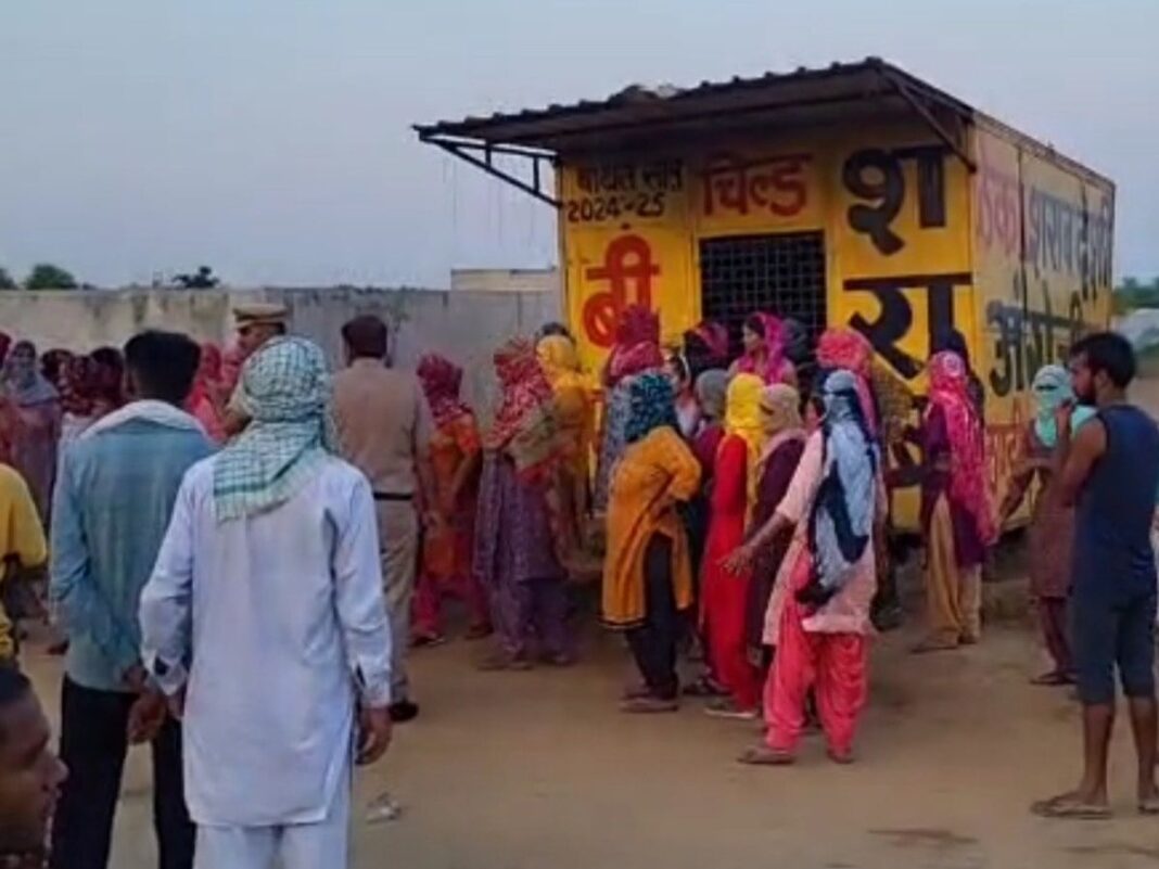 गांव डोभी में कन्या गुरुकुल है, जिसके कारण वहां वर्षों से शराब बिक्री पर प्रतिबंध है। पहले ठेका डोभी के नजदीक खोले जाने की योजना थी गांव डोभी में कन्या गुरुकुल है, जिसके कारण वहां वर्षों से शराब बिक्री पर प्रतिबंध है। पहले ठेका डोभी के नजदीक खोले जाने की योजना थी