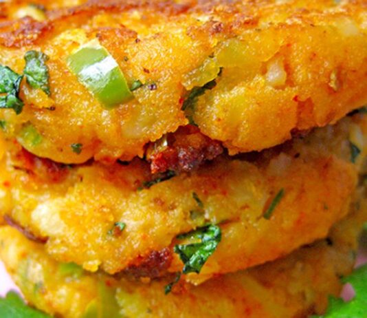 भाग्यश्री की आसान रेसिपी से बचेगा टाइम,शाही परिवार की राजकुमारी ने सासु मां के लिए बनाई खास तरह की आलू टिक्की राजकुमारी होकर भी एक्ट्रेस बनी भाग्यश्री की खूबसूरती और एक्टिंग से हर कोई वाफिक है। लेकिन क्या आपको उनके कुकिंग टैलेंट के बारे में पता है।