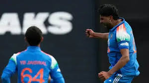 तीसरे वनडे में हर्षित राणा को मौका मिलने पर सोशल मीडिया पर बवाल हुआ, लेकिन उन्होंने एलेक्स कैरी और मिचेल ओवन को आउट कर भारत की वापसी कराई। तीसरे वनडे में हर्षित राणा को मौका मिलने पर सोशल मीडिया पर बवाल हुआ, लेकिन उन्होंने एलेक्स कैरी और मिचेल ओवन को आउट कर भारत की वापसी कराई।