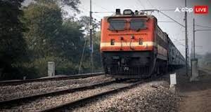 यात्रियों को सलाह दी गई है कि वे शीतकालीन अवकाश पर यात्रा करने से पहले ट्रेनों का शेड्यूल देख लें। रेलवे ने यात्रियों की सुरक्षा के लिए यह कदम उठाया है।