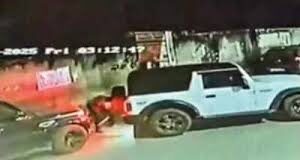 दिल्ली से सटे हरियाणा के गुरुग्राम में कार चोरी का अनूठा वाकया सामने आया है।