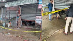 शुक्रवार सुबह जब ग्रामीण जन नेगीपारा स्थित श्रीराम मंदिर में पूजा पाठ करने गए तो उन्होंने देखा कि मंदिर से प्रतिमाएं गायब हैं।