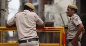 Panipat: रंजिश में सगे भाइयों ने दिया वारदात को अंजाम,अवैध शराब बेचने से रोकने पर चाकू मारकर ठेकेदार की हत्या! उधर, हत्या की सूचना पर खलबली में गई।। तुरन्त ही थाना पुराना औद्योगिक पुलिस, सीआईए टीम मौके पर पहुंची।