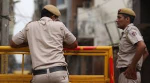 उधर, हत्या की सूचना पर खलबली में गई।। तुरन्त ही थाना पुराना औद्योगिक पुलिस, सीआईए टीम मौके पर पहुंची। उधर, हत्या की सूचना पर खलबली में गई।। तुरन्त ही थाना पुराना औद्योगिक पुलिस, सीआईए टीम मौके पर पहुंची।
