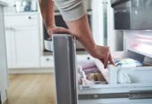 इन 4 कारणों से जवाब दे जाता है रेफ्रिजरेटर, जानें,क्यों लीक हो जाती है फ्रिज की गैस! गैस खत्म हो जाने के बाद गैस पाइप में एयर आ जाती है और दोबारा गैस फिल करते समय अगर वैक्यूम सही से नहीं निकाला जाता है1