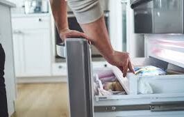 इन 4 कारणों से जवाब दे जाता है रेफ्रिजरेटर, जानें,क्यों लीक हो जाती है फ्रिज की गैस! गैस खत्म हो जाने के बाद गैस पाइप में एयर आ जाती है और दोबारा गैस फिल करते समय अगर वैक्यूम सही से नहीं निकाला जाता है1