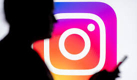 Instagram Diwali Update: दिवाली के मौके पर इंस्टाग्राम ने यूजर्स के लिए खास तोहफा पेश किया है। कंपनी ने नए AI-पावर्ड “Restyle Effects” लॉन्च किए हैं, जिनकी मदद से फोटो और वीडियो में दीये, पटाखे और रंगोली जैसे पारंपरिक दिवाली एलिमेंट्स जोड़े जा सकते हैं।