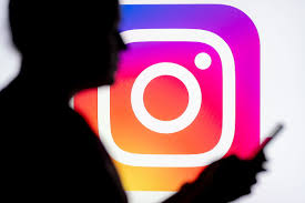 Instagram Diwali Update: दिवाली के मौके पर इंस्टाग्राम ने यूजर्स के लिए खास तोहफा पेश किया है। कंपनी ने नए AI-पावर्ड “Restyle Effects” लॉन्च किए हैं, जिनकी मदद से फोटो और वीडियो में दीये, पटाखे और रंगोली जैसे पारंपरिक दिवाली एलिमेंट्स जोड़े जा सकते हैं।