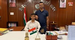​IAS Success Story: गाजियाबाद के रहने वाले IAS मनुज जिंदल को महाराष्ट्र के रत्नागिरी का जिला अधिकारी (District Collector) पद सौंपा गया है। उनकी कहानी युवाओं को सिखाती है कि हार नहीं मानने वालों की जीत जरूर होती है। क्योंकि एक वक्त था जब उन्हें एनडीए से निकाल दिया था।