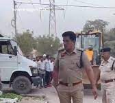 सब्जी वालों पर बुलडोजर चलवाना पड़ा भारी… ACP दिनेश से वापस लिया गया ट्रैफिक इंचार्ज का चार्ज, जानें कौन Haryana Police: बहादुरगढ़ में जाम की स्थिति उत्पन्न ना हो इसलिए एसीपी दिनेश कुमार अतिक्रमण हटाने पहुंचे थे। इस दौरान उन्होंने सड़क किनारे बैठे सब्जी वालों पर बुलडोजर चलवा दिया।