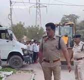 Haryana Police: बहादुरगढ़ में जाम की स्थिति उत्पन्न ना हो इसलिए एसीपी दिनेश कुमार अतिक्रमण हटाने पहुंचे थे। इस दौरान उन्होंने सड़क किनारे बैठे सब्जी वालों पर बुलडोजर चलवा दिया।