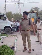 सब्जी वालों पर बुलडोजर चलवाना पड़ा भारी… ACP दिनेश से वापस लिया गया ट्रैफिक इंचार्ज का चार्ज, जानें कौन Haryana Police: बहादुरगढ़ में जाम की स्थिति उत्पन्न ना हो इसलिए एसीपी दिनेश कुमार अतिक्रमण हटाने पहुंचे थे। इस दौरान उन्होंने सड़क किनारे बैठे सब्जी वालों पर बुलडोजर चलवा दिया।