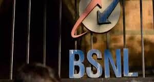 सरकारी कंपनी बीएसएनएल ने नए ग्राहक जोड़ने के मामले में लगातार दूसरे महीने एयरटेल को पीछे छोड़ा है। 4जी नेटवर्क के लॉन्‍च का फायदा कंपनी को होता हुआ द‍िख रहा है।