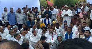 आईपीएस अधिकारी वाई पूरण कुमार की कथित आत्महत्या को लेकर समाज में व्याप्त असंतोष के बीच जींद की जाट धर्मशाला में खाप पंचायतों की एक महत्वपूर्ण बैठक आयोजित की गई।