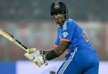 IND vs AUS T20 Live Score: बारिश के कारण फिर रुका मैच, भारत का स्कोर 97/1; गिल-सूर्यकुमार क्रीज पर भारत और ऑस्ट्रेलिया के बीच आज कैनबरा में पांच मैचों की टी20 सीरीज का पहला मैच खेला जा रहा है।