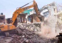 यह मामला कई साल तक लंबित रहा। 19 जुलाई 2023 को हाईकोर्ट के न्यायाधीश अनिल क्षेत्रपाल ने स्टे निरस्त किया था।