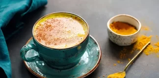 रोज हल्दी वाला दूध पीना चाहिए, लेकिन अगर आपको इसका स्वाद पसंद नहीं है तो हल्दी वाला कॉफी भी पी सकते हैं।