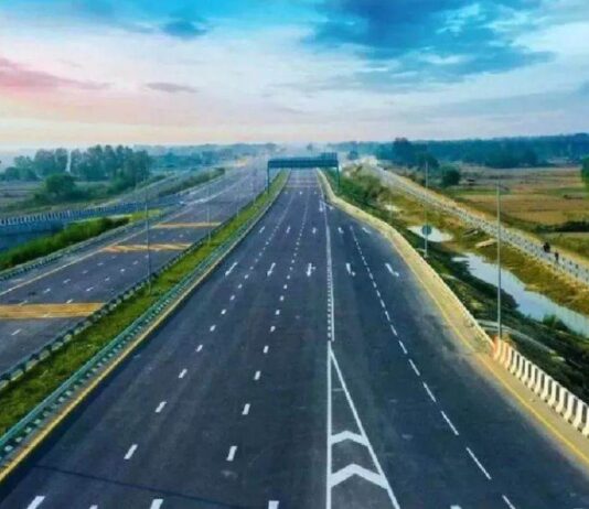 केंद्रीय सड़क परिवहन और राजमार्ग मंत्री नितिन गडकरी हाल ही में दिल्ली-मुंबई एक्सप्रेसवे के काम को लेकर अहम जानकारी दी है।