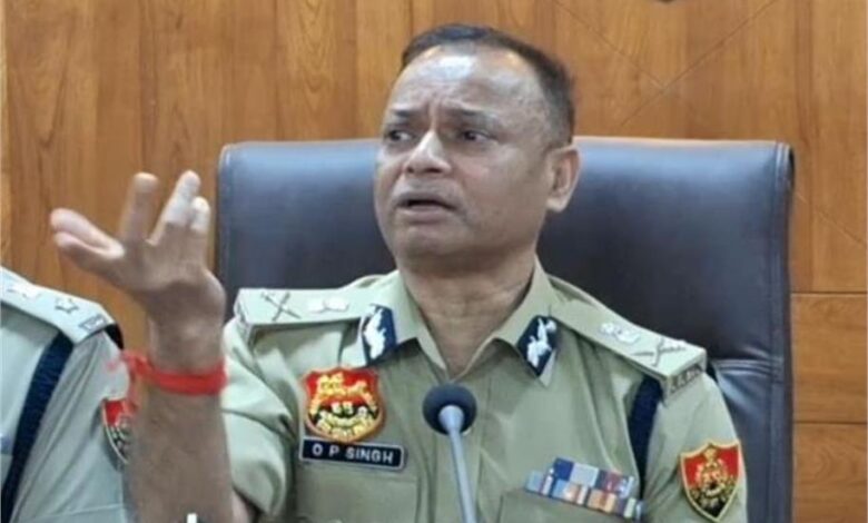 हरियाणा में डीजीपी ओपी सिंह अपनी बेबाक बयान के लिए पूरे देश की सुर्खियों में आ गए हैं। हरियाणा में डीजीपी ओपी सिंह अपनी बेबाक बयान के लिए पूरे देश की सुर्खियों में आ गए हैं।