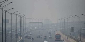 केंद्रीय प्रदूषण नियंत्रण बोर्ड (सीपीसीबी) के आंकड़ों के मुताबिक, दिल्ली के कई इलाकों में वायु गुणवत्ता सूचकांक (एक्यूआई) 'बहुत खराब' श्रेणी दर्ज हुआ है।