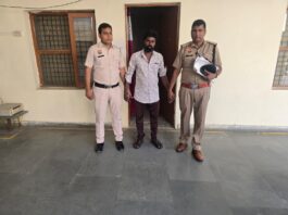 गुरुग्राम के उद्योग विहार एरिया में लिवइन पार्टनर की हत्या के बाद एक युवक फरार हो गया। पता चला कि मर्डर करीब सात दिन पहले किया गया।