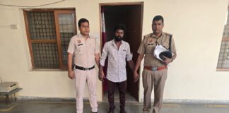 बेड के नीचे लाश छिपाकर फरार हुआ लिव इन पार्टनर,गुड़गांव में डेढ़ साल के प्यार का खौफनाक अंत गुरुग्राम के उद्योग विहार एरिया में लिवइन पार्टनर की हत्या के बाद एक युवक फरार हो गया। पता चला कि मर्डर करीब सात दिन पहले किया गया।