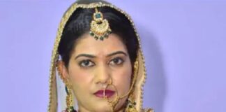 Rohtak: नवविवाहिता की संदिग्ध परिस्थिति में मौत, परिजनों ने ससुराल पक्ष पर दहेज हत्या का लगाया आरोप अशरफ अली ने बताया कि टिकट के लिए बहू के आधार कार्ड की आवश्यकता थी। जब वे आधार कार्ड लेने के लिए कमरे में पहुंचे तो दरवाजा अंदर से बंद मिला।