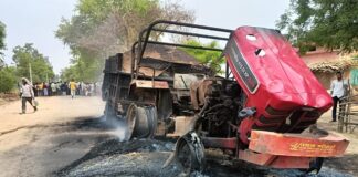 सोनीपत में हादसा: कार और ट्रैक्टर-ट्राली की टक्कर में दंपती और बेटी की माैत सोनीपत में ईको गाड़ी और ट्रैक्टर-ट्रॉली की टक्कर में दंपती व बेटी की मौत हो गई। हादसे में तीन लोग घायल हो गए।