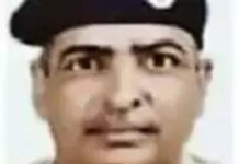 हरियाणा के हिसार जिले में एक खौफनाक घटना सामने आई है। कुछ गुंडों की भीड़ ने एक पुलिस अधिकारी की पीट-पीटकर हत्या कर दी।