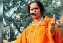 विश्‍व हिंदू परिषद की सदस्‍य साध्‍वी प्राची आर्य ने देश में सनातन धर्म को बचाने के लिए आपातकाल लगाने की मांग की।