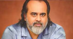 आचार्य प्रशांत कहते हैं इसीलिए बच्चों में निस्वार्थता के बीज डालना जरूरी है। यही असली संस्कार है। इसील‍िए बच्‍चों को इस द‍िशा में ध्‍यान देना चाह‍िए।