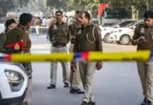 जवाबी कार्रवाई में घायल हुआ मर्डर का आरोपी मेहताब,दिल्ली पुलिस और बदमाश के बीच मुठभेड़! पुलिस को देखते मेहताब ने फायरिंग कर दी। पुलिस ने भी जवाबी कार्रवाई करते हुए मेहताब पर गोली चलाई।