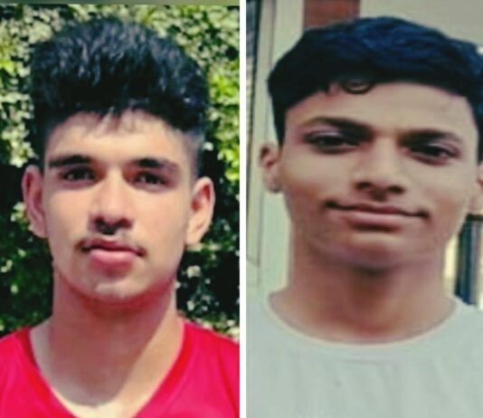 नेशनल खिलाड़ी सुमित राठी ने बताया कि लाखनमाजरा के मैदान में पुराने पोल लगे हुए थे। इसके लिए सरकार को पत्र भी लिखा था लेकिन उनकी मांग पर कोई ध्यान नहीं दिया गया।