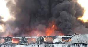 भिवंडी के MIDC इलाके में लगी भीषण आग, दूर-दूर तक नजर आ रहीं लपटें यह आग यहां एक डाइंग कंपनी में लगी है। मौके पर कई दमकल की गाड़ियां पहुंची हैं। आग की लपटें दूर-दूर तक नजर आ रही हैं।