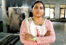 दिल्ली की पूजा शर्मा, जो पहले लावारिस शवों का अंतिम संस्कार करके मशहूर हुई थी, अब सन्नी मेहरा की हत्या के मामले में गिरफ्तार कर ली गई है।