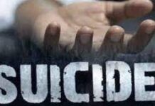 Haryana Crime: मर्डर केस में जेल में बंद हवालाती ने लगाया फंदा, बाथरूम की खिड़की पर लटकी मिली लाश हरियाणा के कैथल में जेल में तीन साल से हत्या के आरोप में बंद गांव पीडल के हवालाती बलविंद्र ने बाथरूम में आत्महत्या कर ली।