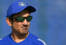 IND vs SA: गौतम गंभीर हेड कोच के पद पर बने रहेंगे या नहीं? टेस्ट सीरीज में मिली निराशजनक हार के बाद भारतीय टीम के हेड कोच गौतम गंभीर की कोचिंग पर सवालिया निशान लग रहे थे।