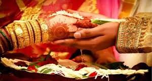 बाद में वीडियो जारी कर उसने दावा किया था कि इस्लाम कबूल कर नासिर हुसैन नाम के व्यक्ति से निकाह कर लिया है।