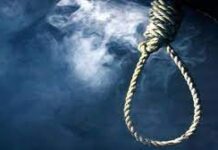 घरवालों की मर्जी के खिलाफ भागकर नफीस से की शादी, 20 दिन बाद ससुराल में लटकती मिली लाश! निवासी गुलाब ने पुलिस को बताया कि उसकी बेटी ने बीस दिन पहले नफीस से घर से भाग कर लव मैरिज की थी।