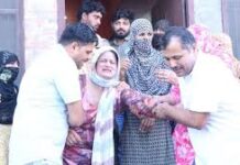 Rohtak: एएसआई लाठर की पत्नी को अगले माह मिल सकती है लेक्चरर की नौकरी एएसआई संदीप लाठर ने 14 अक्टूबर को लाढ़ौत के खेतों में बने कोठड़े की छत पर सर्विस रिवॉल्वर से खुद को गोली मार ली थी।