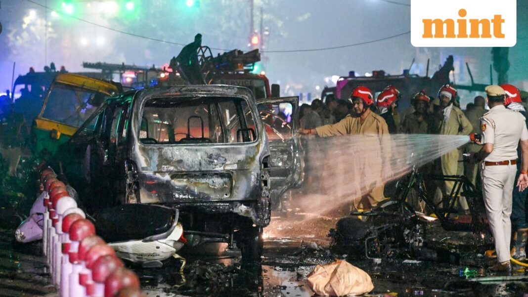 पूरे हरियाणा में हाई अलर्ट जारी कर दिया गया है और सभी सीमाओं पर नाकेबंदी की गई है।