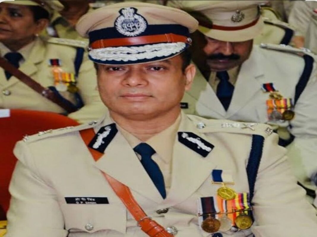 विभाग में जातिगत विवादों के वाई पूरण कुमार के आरोपों पर भी करारा जवाब वह देते हैं कि हमारी सिर्फ एक जाति है... वह है खाकी।