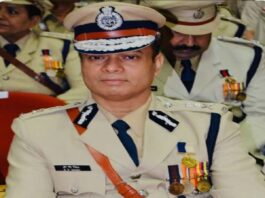 विभाग में जातिगत विवादों के वाई पूरण कुमार के आरोपों पर भी करारा जवाब वह देते हैं कि हमारी सिर्फ एक जाति है... वह है खाकी।