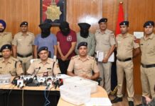 चंडीगढ़ क्राइम ब्रांच ने एक अंतरराज्यीय नकली नोट गिरोह का पर्दाफाश किया है। कई राज्यों में सक्रिय इस नेटवर्क से पांच आरोपियों की गिरफ्तारी के साथ भारी मात्रा में जाली भारतीय मुद्रा और उपकरण बरामद किए गए हैं।