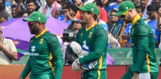 भारत और दक्षिण अफ्रीका के बीच जारी तीन वनडे मैचों की सीरीज का आखिरी मुकाबला शनिवार को खेला जाना है।