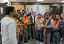 चंडीगढ़ में मेयर चुनाव से ठीक पहले बीजेपी को बड़ी खुशखबरी मिली है। आम आदमी पार्टीके दो पार्षद बीजेपी में शामिल हो गए हैं।